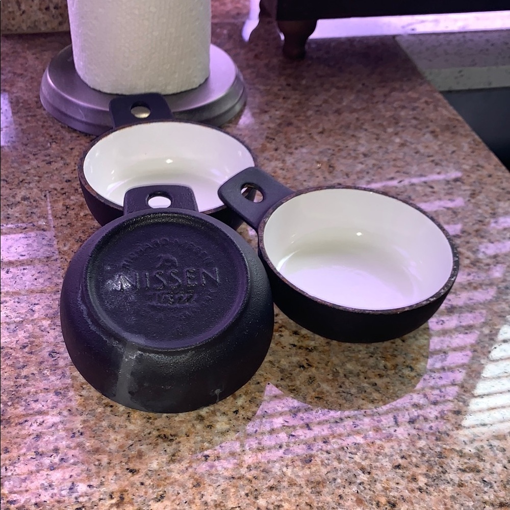 Vintage Black and White Cast Iron Mini Skillet /Ramikin Set of 3 by Nissen M4322